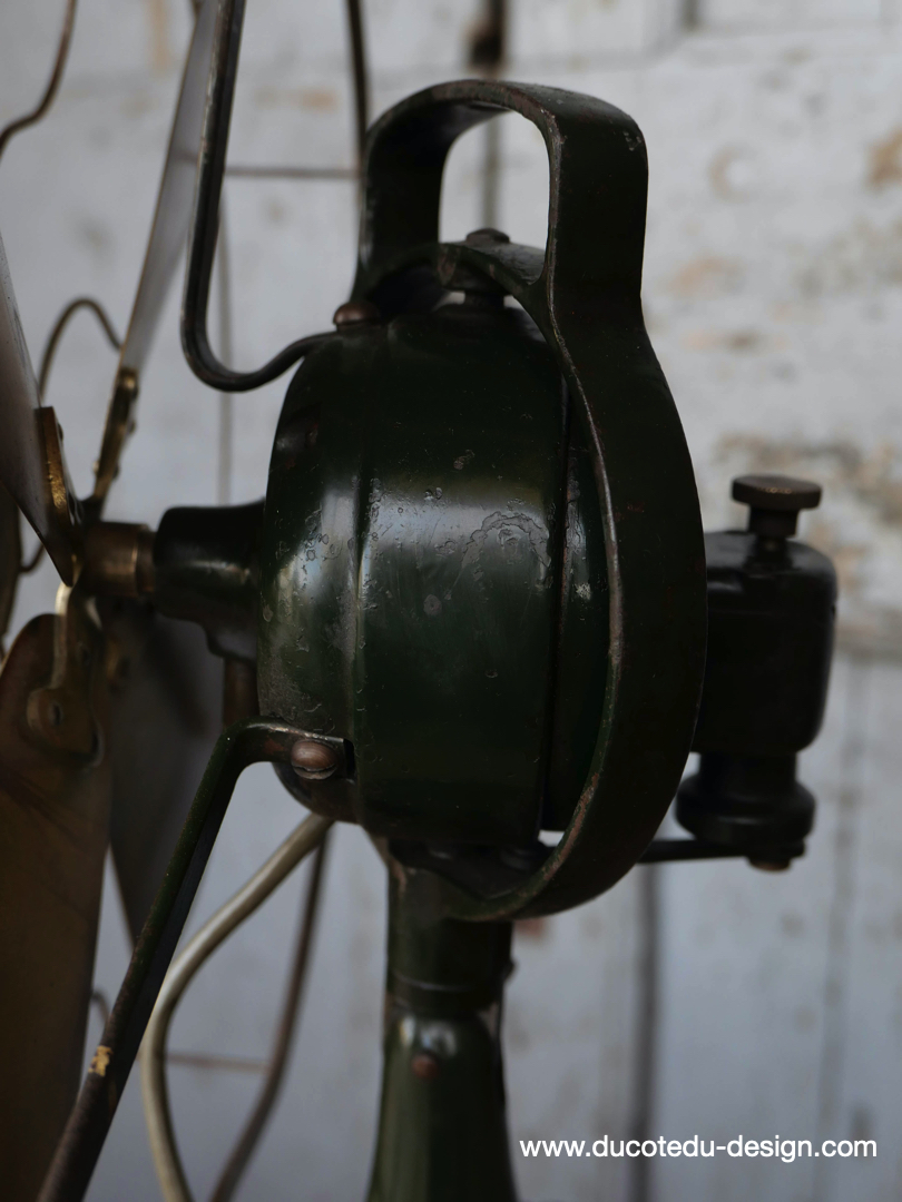 Pare-feu Ventilateur Années 1920 – Griffon Gargouille Paon En Laiton